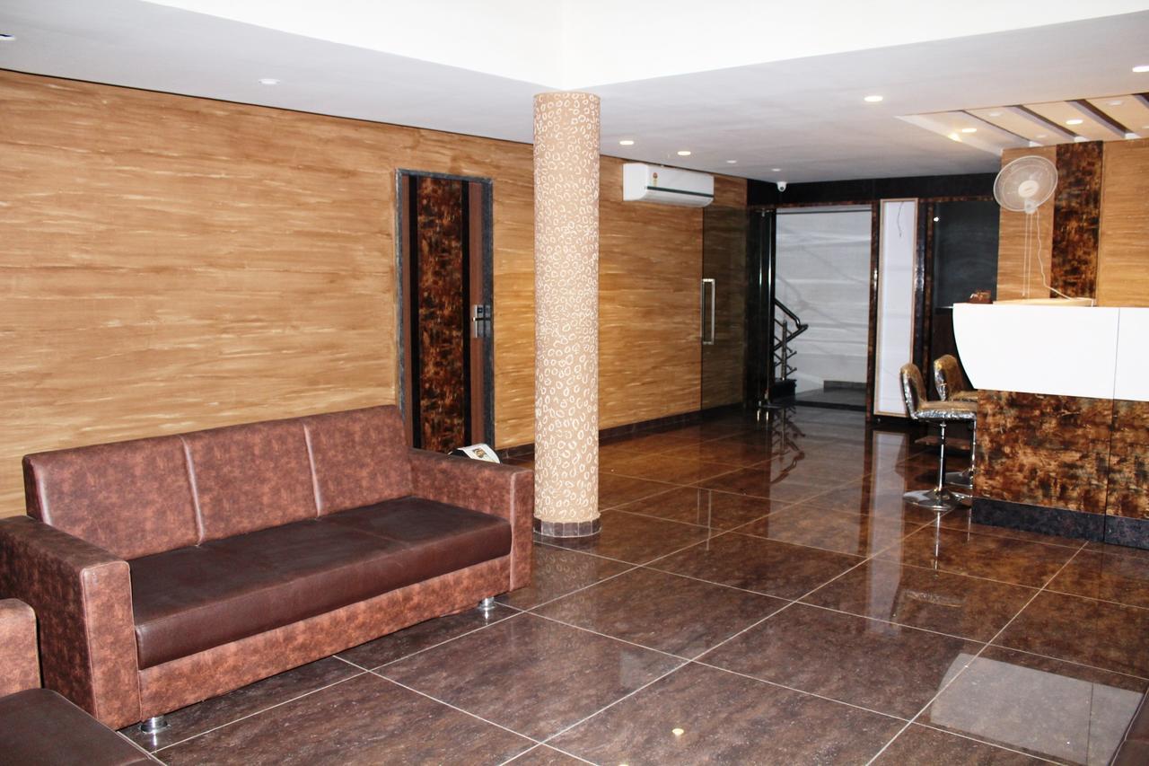 Dev Motel And Banquet Nadiad Exterior photo