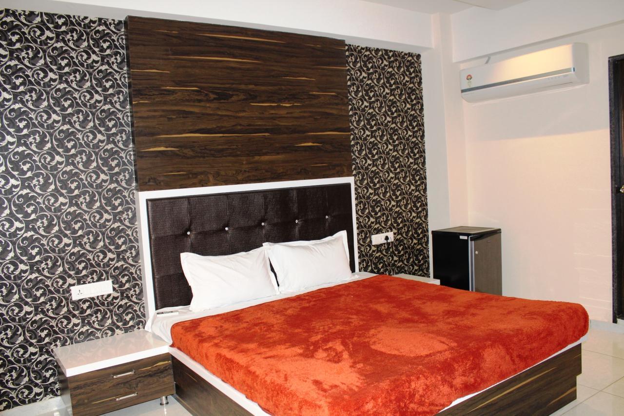 Dev Motel And Banquet Nadiad Exterior photo